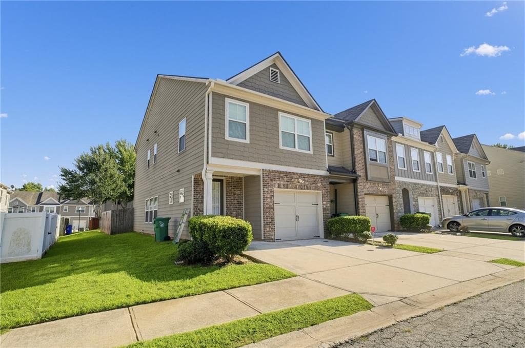 3 bedroom, 3 bathroom, 1,417 sq ft townhouse for rent at 4933 Longview Walk, Decatur, GA 30035 for $1,990 a month — photo 1 of 19