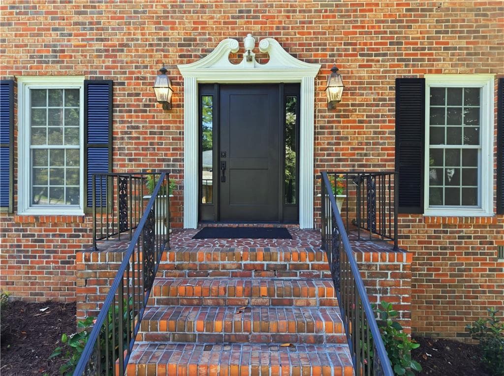 5 bedroom, 4 bathroom, 4,377 sq ft single family residence for sale at 5157 Lakesprings Drive, Dunwoody, GA 30338 — photo 4