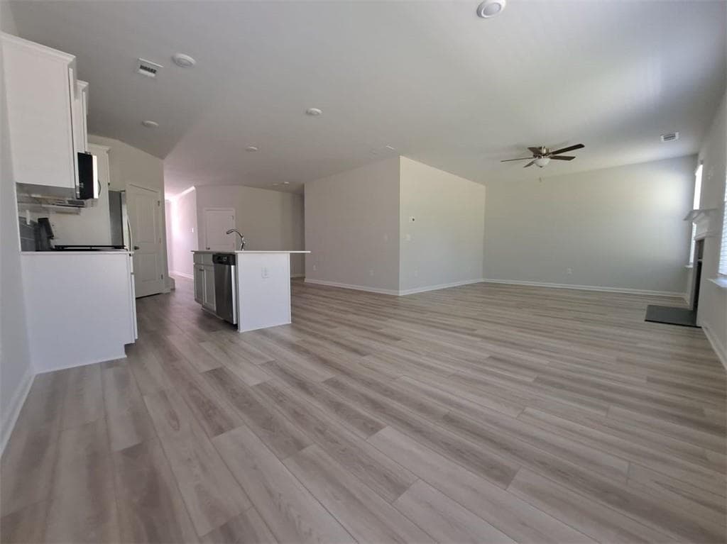 4 bedroom, 3 bathroom, 2,414 sq ft single family residence for rent at 2787 Malton Way, Loganville, GA 30052 for $2,500 a month — photo 8