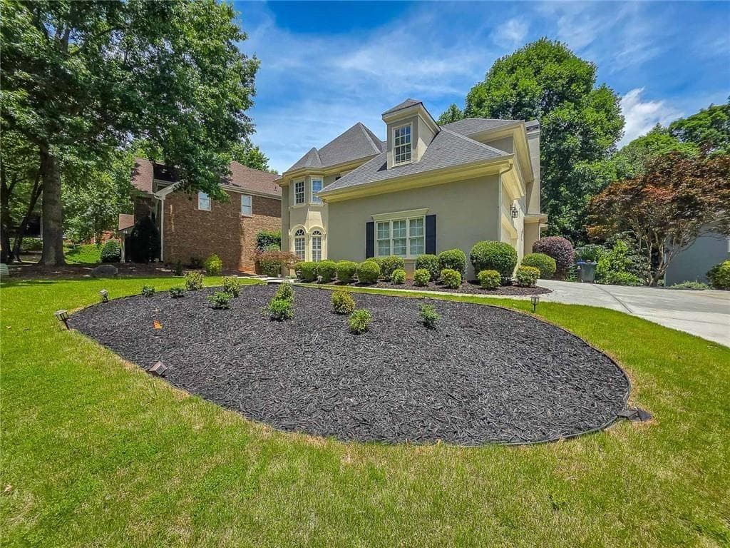 5 bedroom, 5 bathroom, 4,042 sq ft single family residence for sale at 770 Glen Royal Drive, Roswell, GA 30076 — photo 2