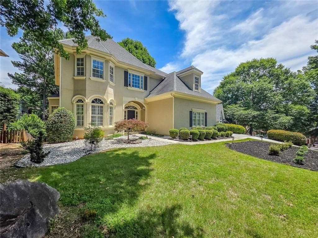 5 bedroom, 5 bathroom, 4,042 sq ft single family residence for sale at 770 Glen Royal Drive, Roswell, GA 30076 — photo 4