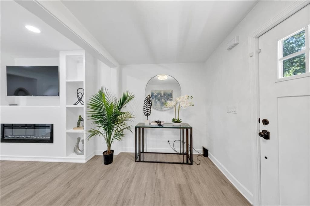 5 bedroom, 4 bathroom, 2,100 sq ft single family residence for sale at 1110 Oak Knoll Terrace, Atlanta, GA 30315 — photo 6