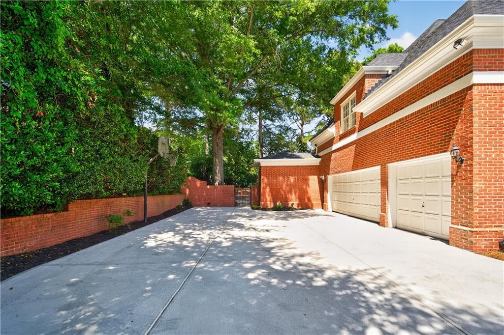 6 bedroom, 7 bathroom, 6,921 sq ft single family residence for sale at 1838 Ballybunion Drive, Johns Creek, GA 30097 — photo 4