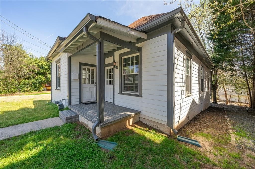 3 bedroom, 2 bathroom, 1,050 sq ft single family residence for rent at 1099 Center Street, Atlanta, GA 30318 for $3,000 a month — photo 1 of 13