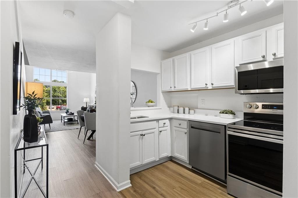 1 bedroom, 1 bathroom, 790 sq ft condominium under contract at 3655 Habersham Road 348B, Atlanta, GA 30305 — photo 2