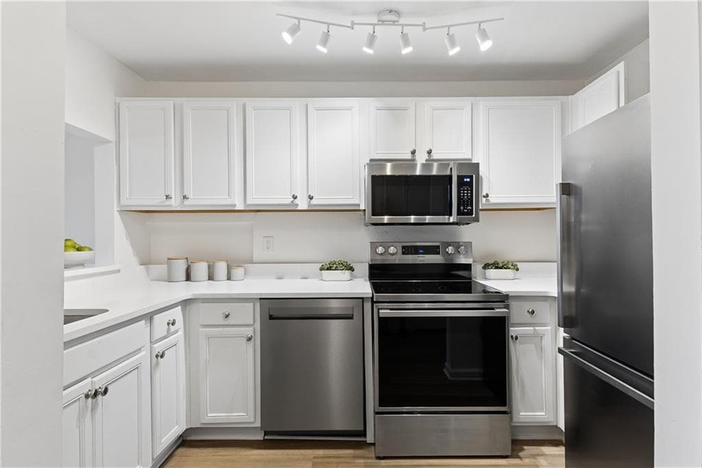 1 bedroom, 1 bathroom, 790 sq ft condominium under contract at 3655 Habersham Road 348B, Atlanta, GA 30305 — photo 3