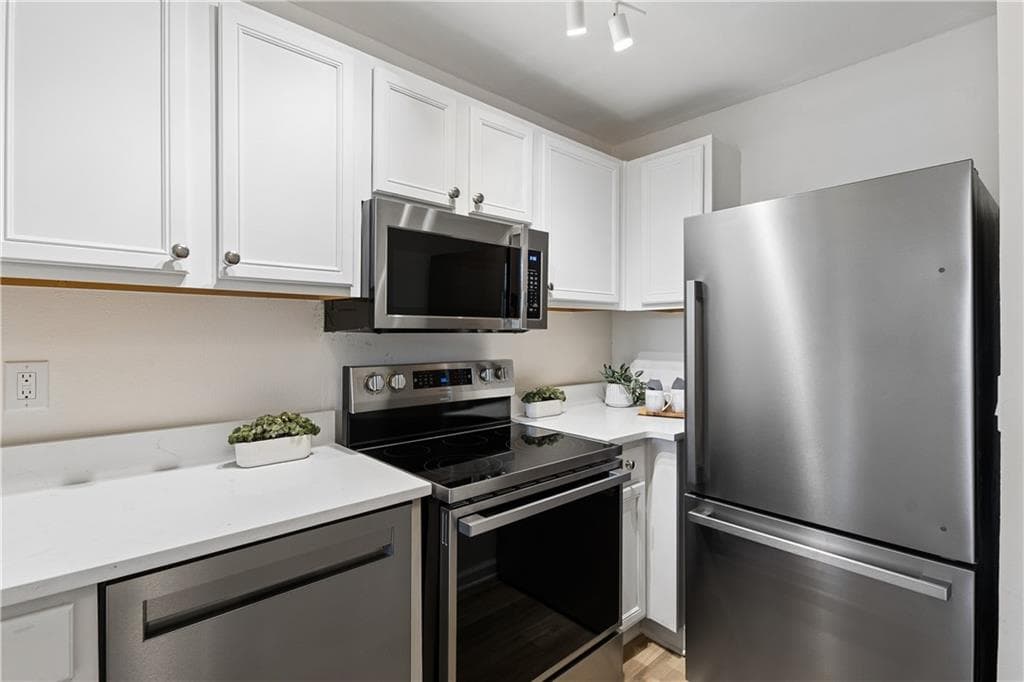 1 bedroom, 1 bathroom, 790 sq ft condominium under contract at 3655 Habersham Road 348B, Atlanta, GA 30305 — photo 4