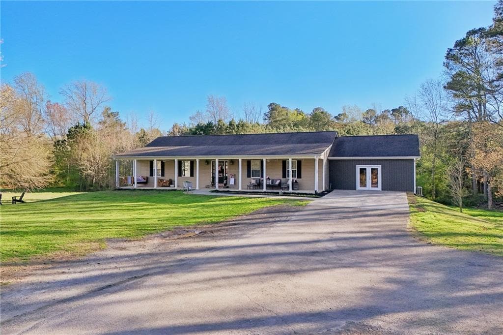 5 bedroom, 3 bathroom, 3,660 sq ft single family residence for sale at 6471 Forsyth Drive, Cumming, GA 30028