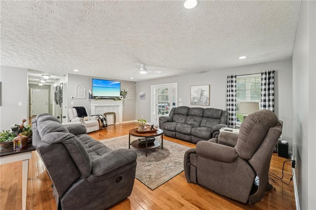 5 bedroom, 3 bathroom, 3,660 sq ft single family residence for sale at 6471 Forsyth Drive, Cumming, GA 30028 — photo 3