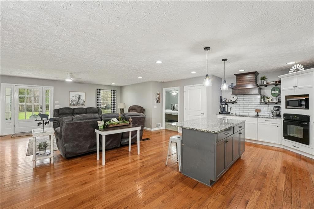 5 bedroom, 3 bathroom, 3,660 sq ft single family residence for sale at 6471 Forsyth Drive, Cumming, GA 30028 — photo 7