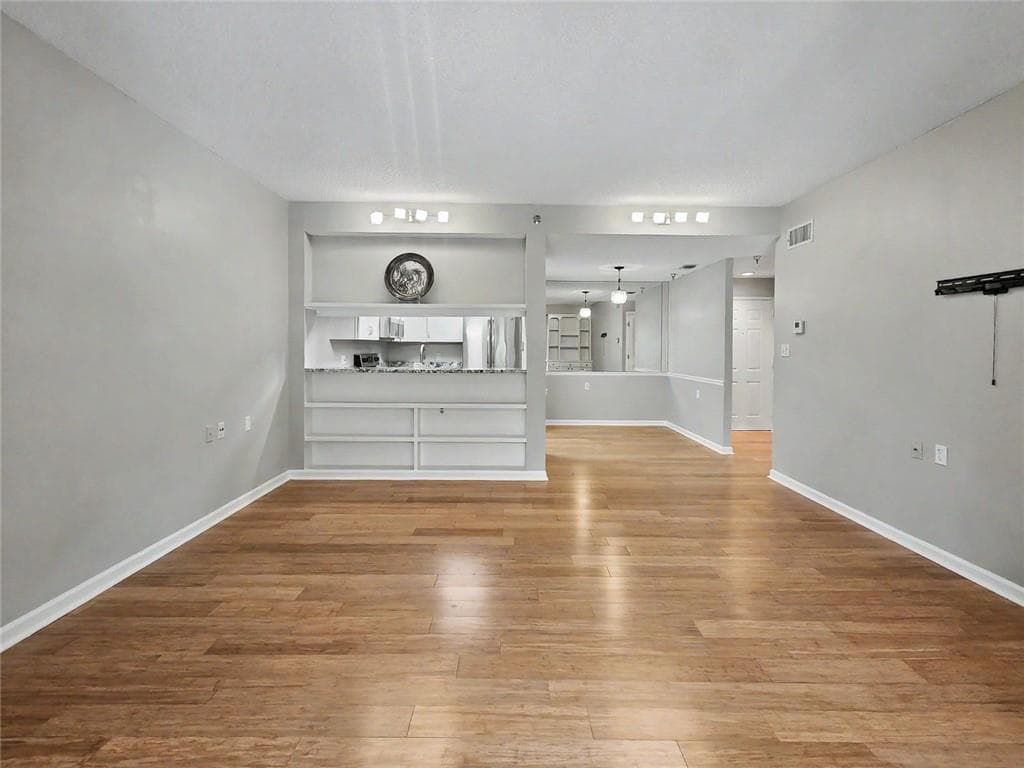 1 bedroom, 1 bathroom, 872 sq ft condominium under contract at 1800 Clairmont Lake A314, Decatur, GA 30033 — photo 8