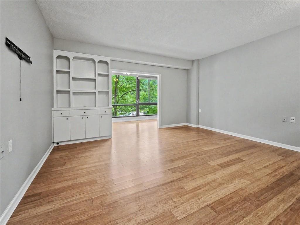 1 bedroom, 1 bathroom, 872 sq ft condominium under contract at 1800 Clairmont Lake A314, Decatur, GA 30033 — photo 10