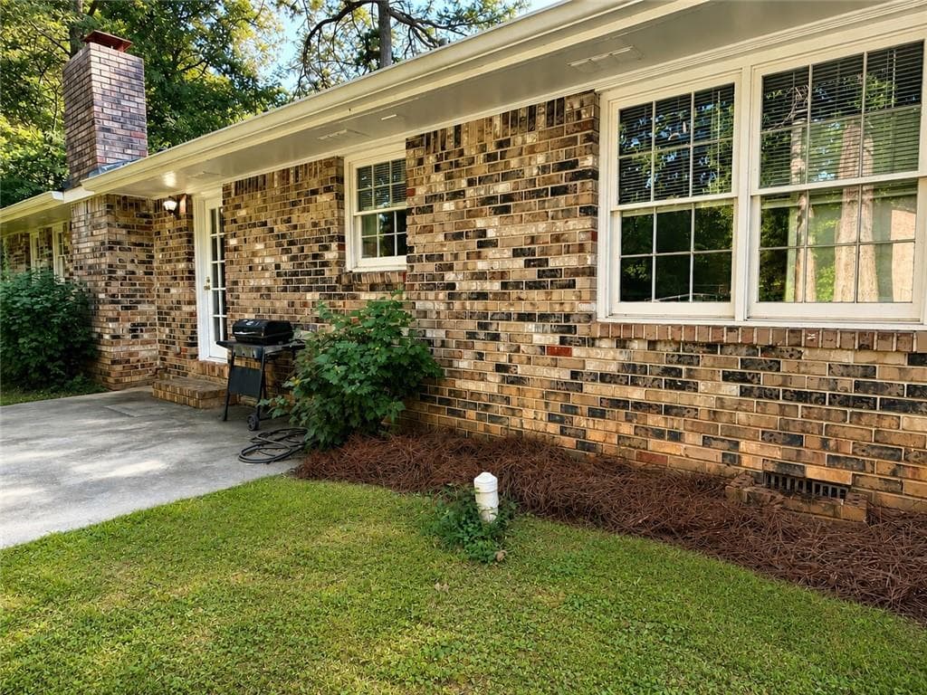3 bedroom, 2 bathroom, 1,512 sq ft single family residence for sale at 886 Oakhill Court, Stone Mountain, GA 30087 — photo 2