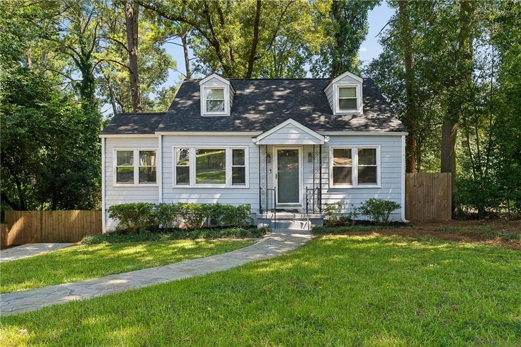 2 bedroom, 2 bathroom, 1,174 sq ft single family residence for sale at 448 E Pharr Road, Decatur, GA 30030 — photo 2
