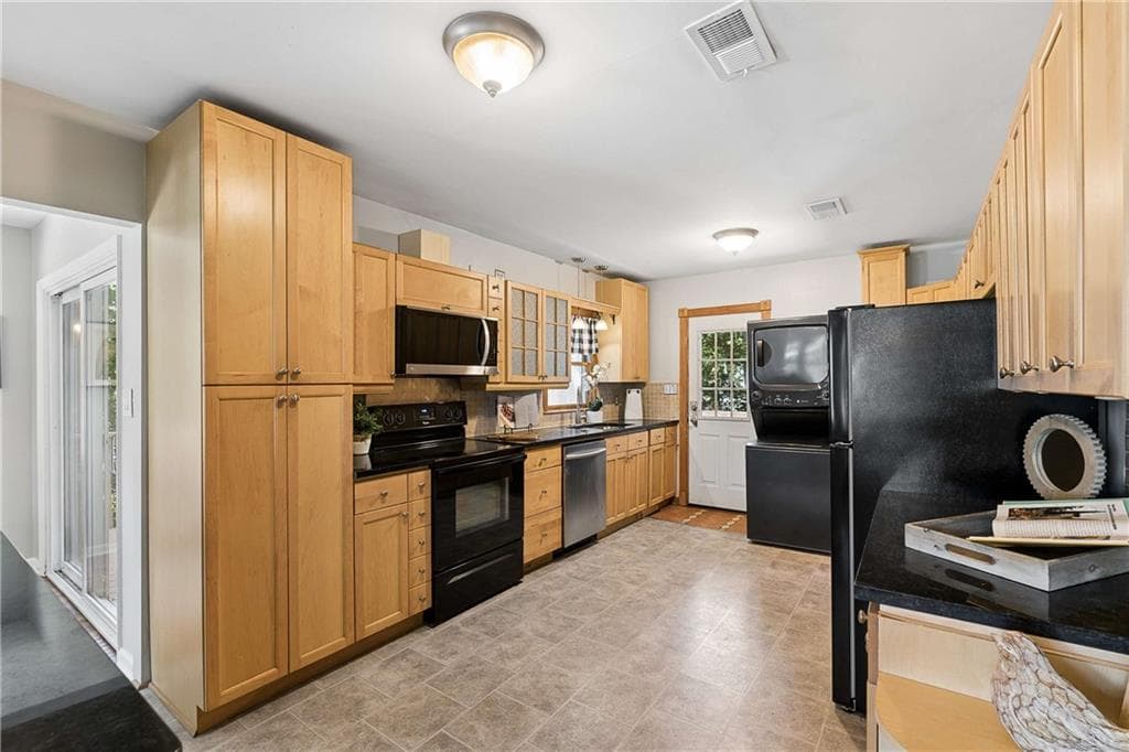 2 bedroom, 2 bathroom, 1,174 sq ft single family residence for sale at 448 E Pharr Road, Decatur, GA 30030 — photo 9