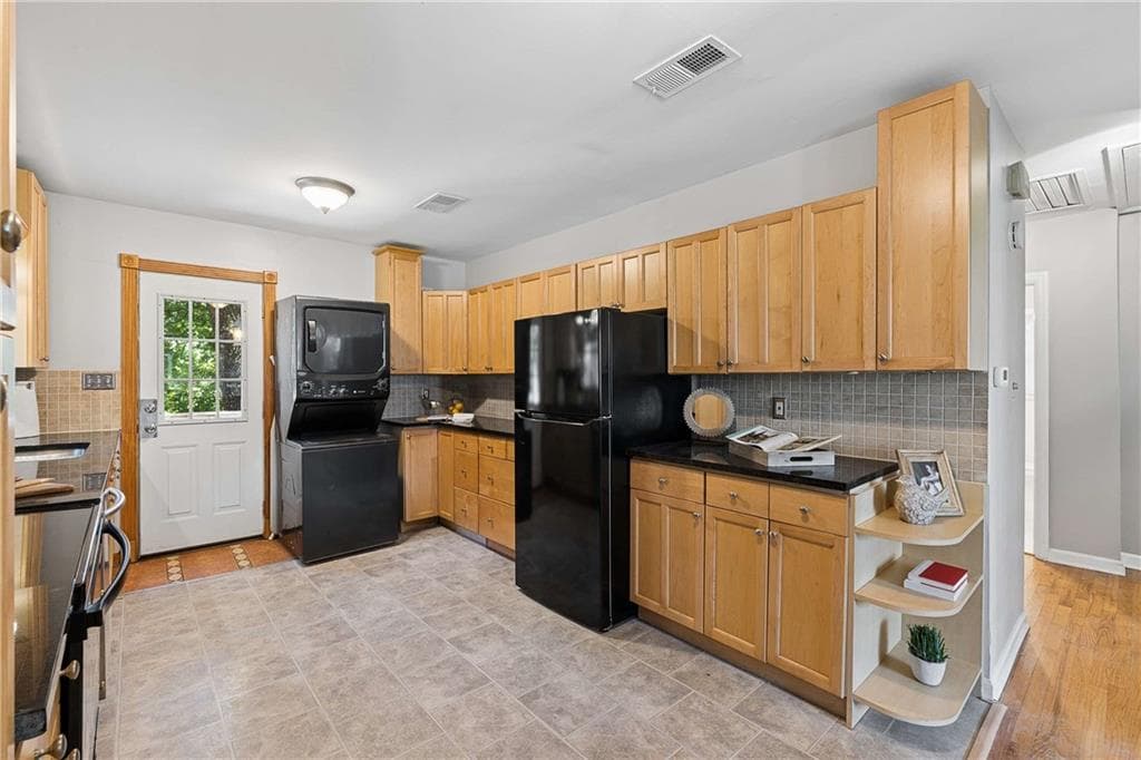 2 bedroom, 2 bathroom, 1,174 sq ft single family residence for sale at 448 E Pharr Road, Decatur, GA 30030 — photo 10