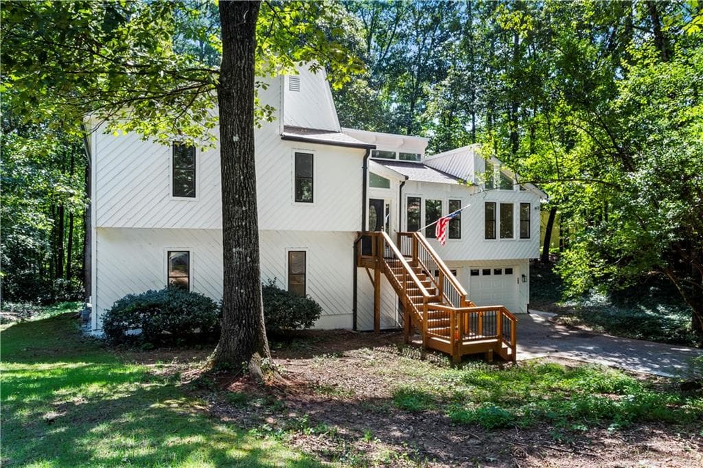 4 bedroom, 3 bathroom, 2,668 sq ft single family residence sold at 2104 Mitchell Court, Marietta, GA 30062