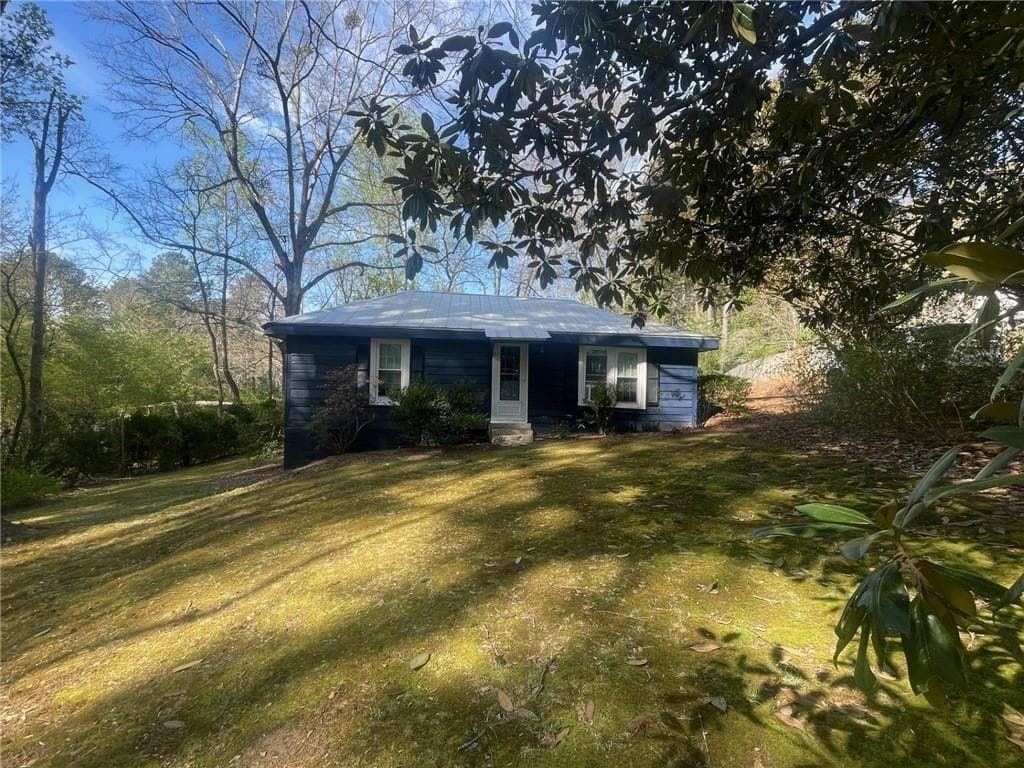 2 bedroom, 1 bathroom, 952 sq ft single family residence for sale at 16040 Henderson Road, Milton, GA 30004