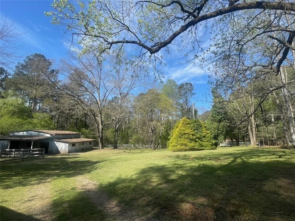 2 bedroom, 1 bathroom, 952 sq ft single family residence for sale at 16040 Henderson Road, Milton, GA 30004 — photo 7