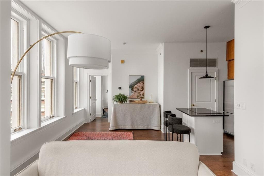 1 bedroom, 2 bathroom, 868 sq ft condominium for sale at 57 Forsyth Street 8D, Atlanta, GA 30303 — photo 3
