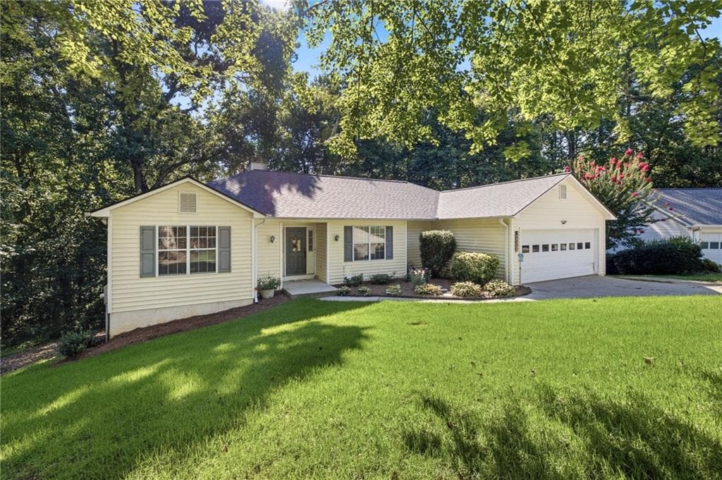 4 bedroom, 3 bathroom, 2,834 sq ft single family residence under contract at 5221 Nimble Wood Way, Flowery Branch, GA 30542 — photo 2