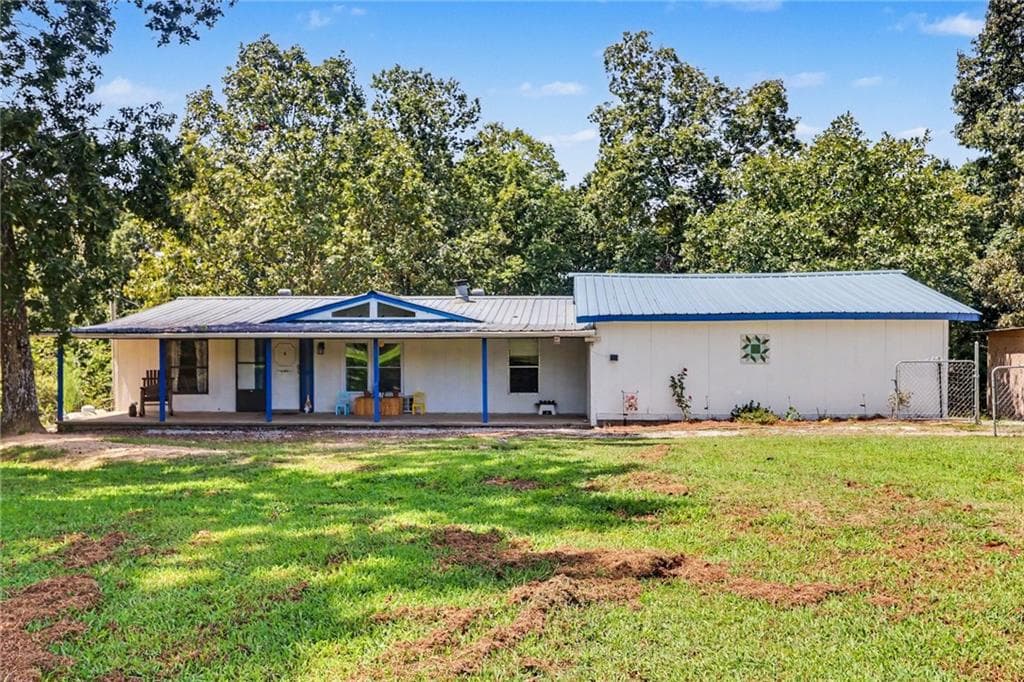 3 bedroom, 2 bathroom, 1,120 sq ft single family residence under contract at 824 Fairview Farm Circle, Lavonia, GA 30553