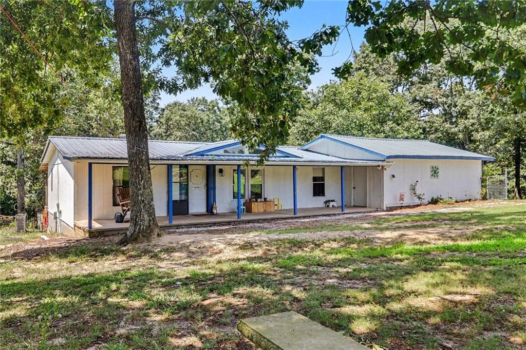 3 bedroom, 2 bathroom, 1,120 sq ft single family residence under contract at 824 Fairview Farm Circle, Lavonia, GA 30553 — photo 4