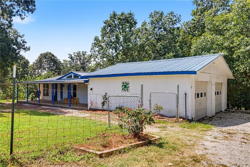3 bedroom, 2 bathroom, 1,120 sq ft single family residence under contract at 824 Fairview Farm Circle, Lavonia, GA 30553 — photo 5