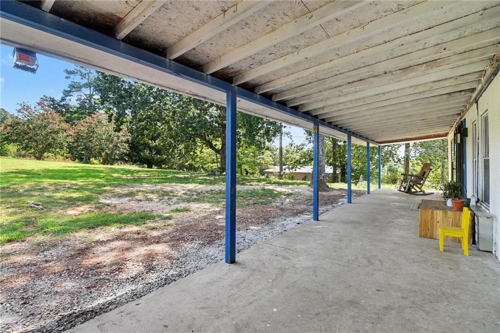3 bedroom, 2 bathroom, 1,120 sq ft single family residence under contract at 824 Fairview Farm Circle, Lavonia, GA 30553 — photo 6