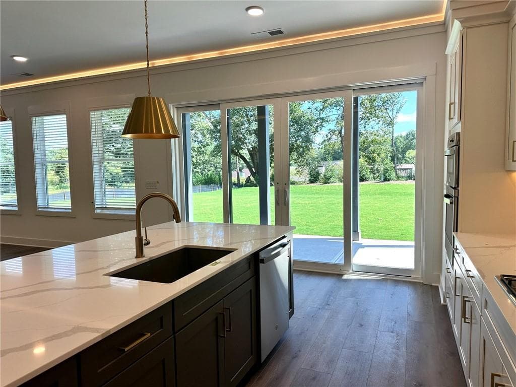 4 bedroom, 5 bathroom, 3,148 sq ft single family residence under contract at 7950 Grand Meadow Run, Gainesville, GA 30506 — photo 10