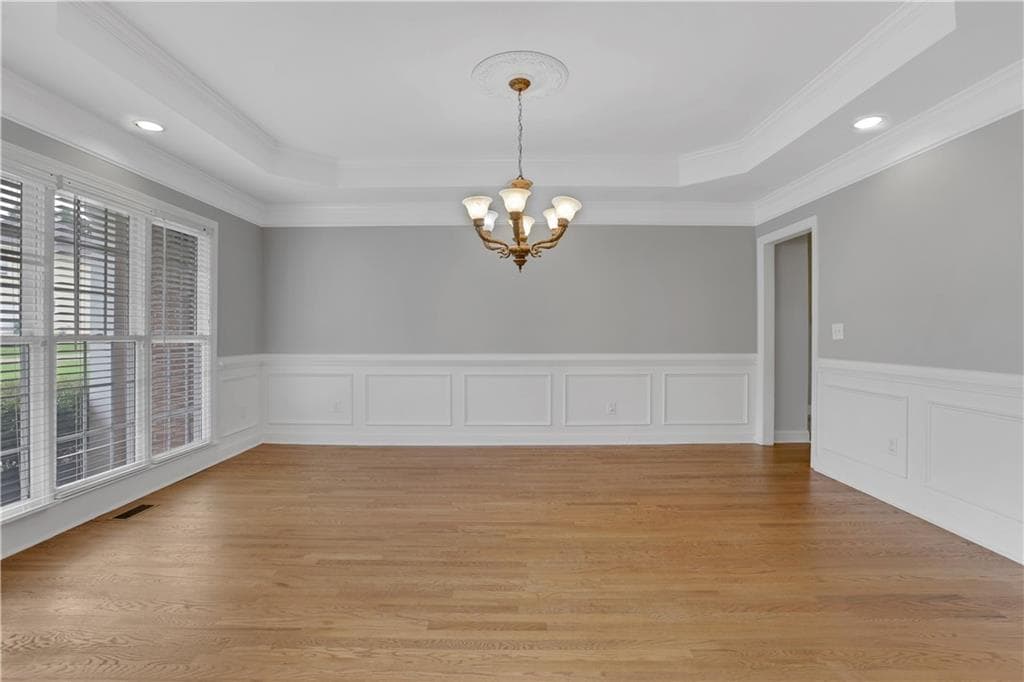 6 bedroom, 6 bathroom, 5,245 sq ft single family residence under contract at 5150 Oak Plantation Walk, Lilburn, GA 30047 — photo 7