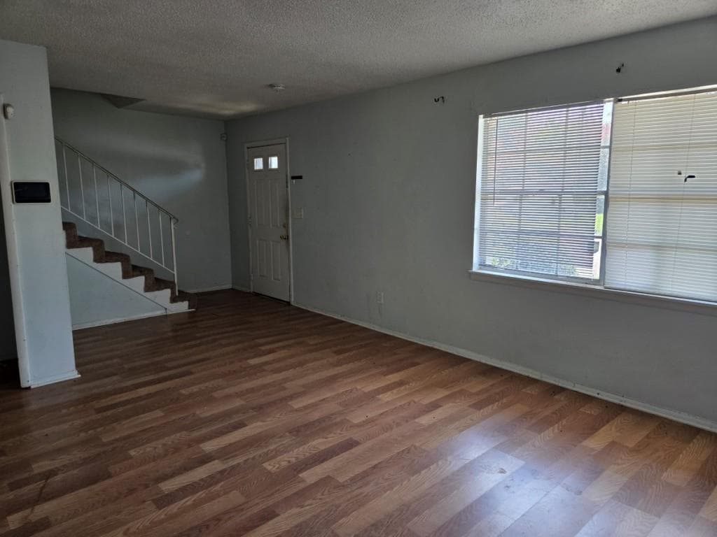 3 bedroom, 3 bathroom, 1,340 sq ft townhouse under contract at 4701 Flat Shoals Road 38G, Union City, GA 30291 — photo 2