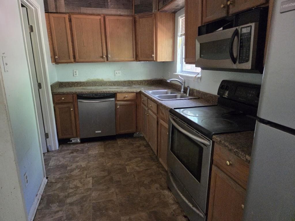 3 bedroom, 3 bathroom, 1,340 sq ft townhouse under contract at 4701 Flat Shoals Road 38G, Union City, GA 30291 — photo 3