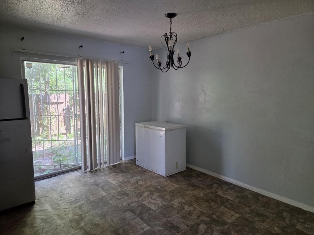 3 bedroom, 3 bathroom, 1,340 sq ft townhouse under contract at 4701 Flat Shoals Road 38G, Union City, GA 30291 — photo 4
