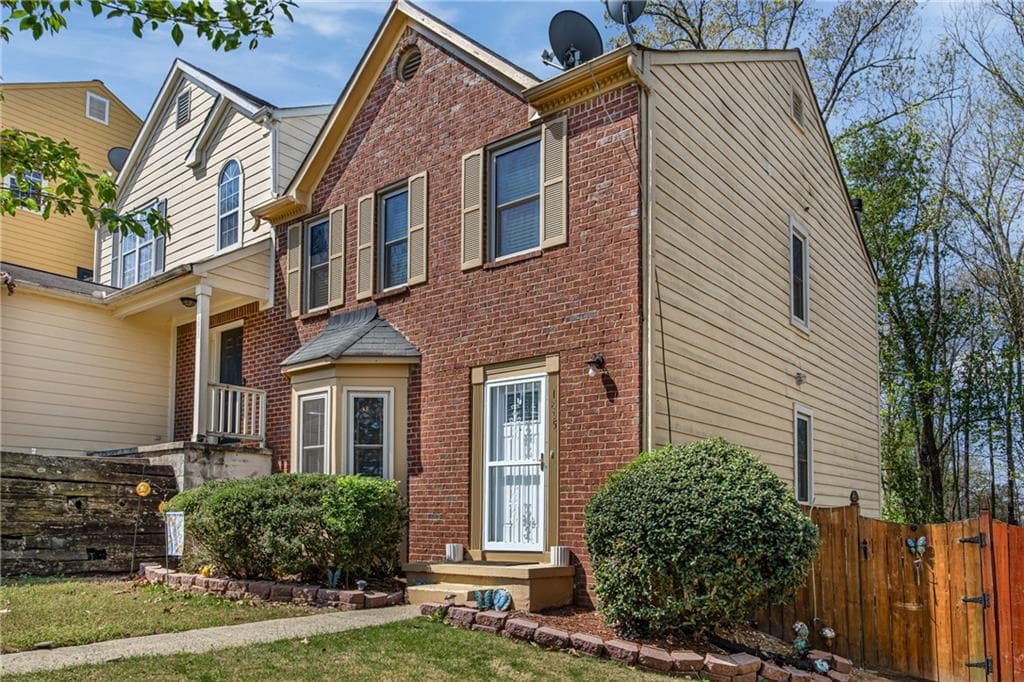3 bedroom, 4 bathroom, 1,396 sq ft townhouse for sale at 1835 Barrington Overlook, Marietta, GA 30066 — photo 2