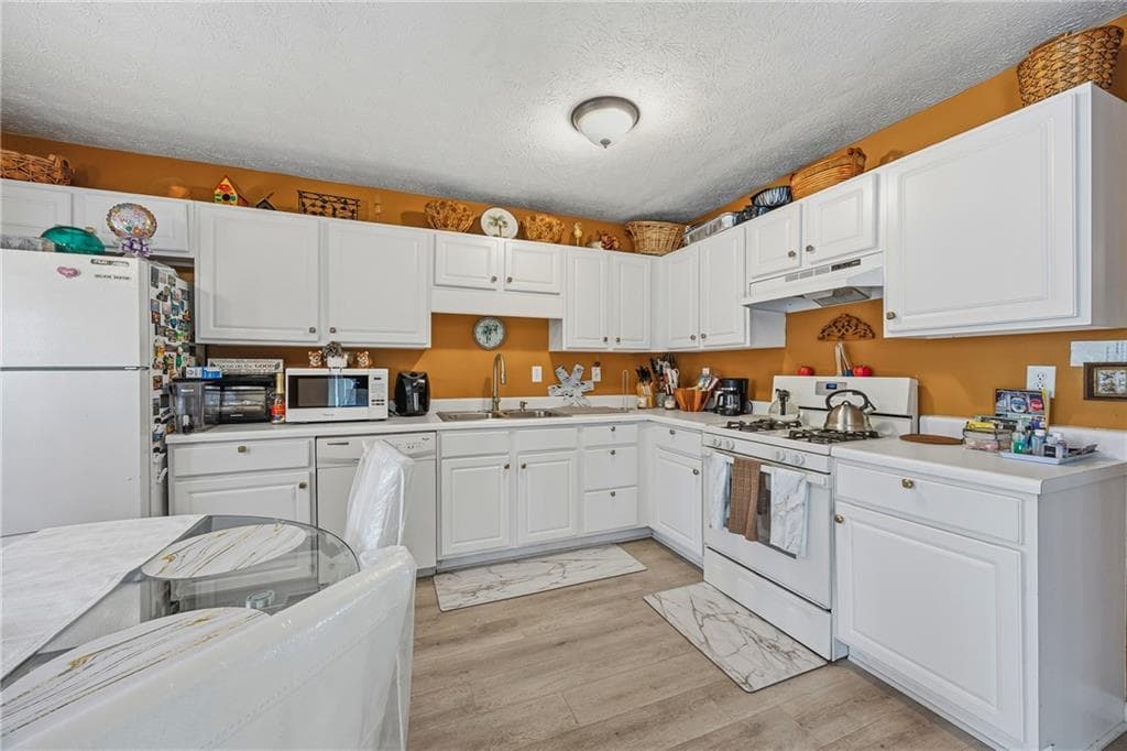 3 bedroom, 4 bathroom, 1,396 sq ft townhouse for sale at 1835 Barrington Overlook, Marietta, GA 30066 — photo 6