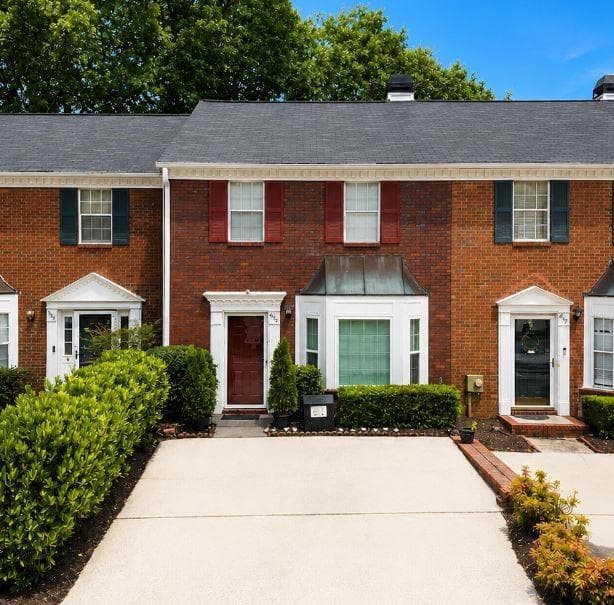 2 bedroom, 3 bathroom, 1,400 sq ft townhouse for sale at 655 Anderson Walk, Marietta, GA 30062