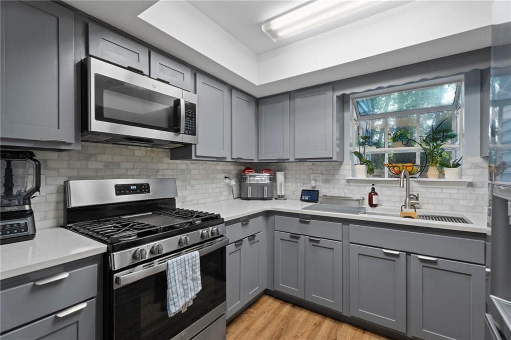 2 bedroom, 3 bathroom, 1,400 sq ft townhouse for sale at 655 Anderson Walk, Marietta, GA 30062 — photo 6
