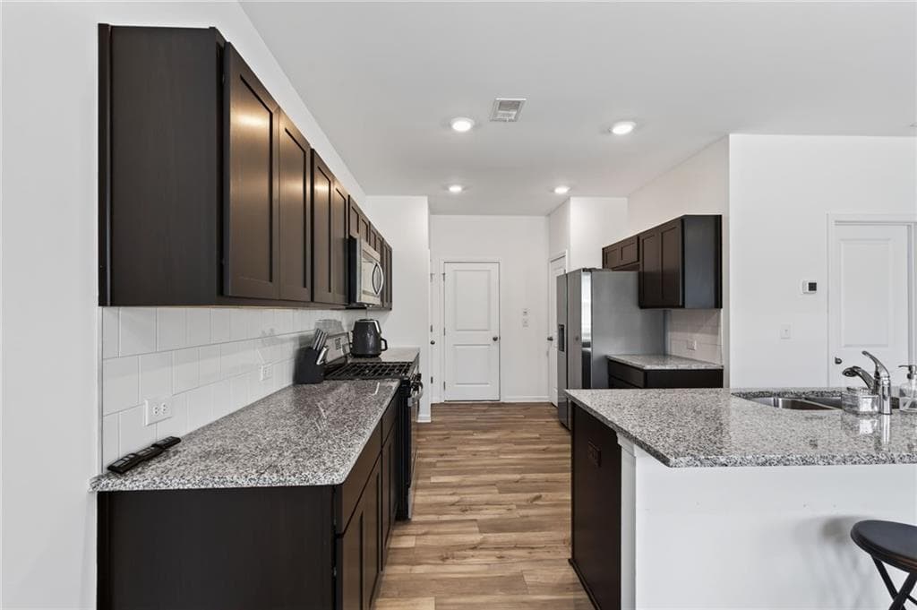 3 bedroom, 3 bathroom, 1,815 sq ft townhouse for sale at 5815 Thornton Drive, Cumming, GA 30028 — photo 6