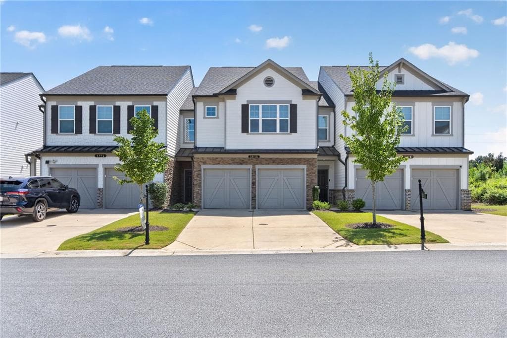 3 bedroom, 3 bathroom, 1,815 sq ft townhouse for sale at 5815 Thornton Drive, Cumming, GA 30028 — photo 9