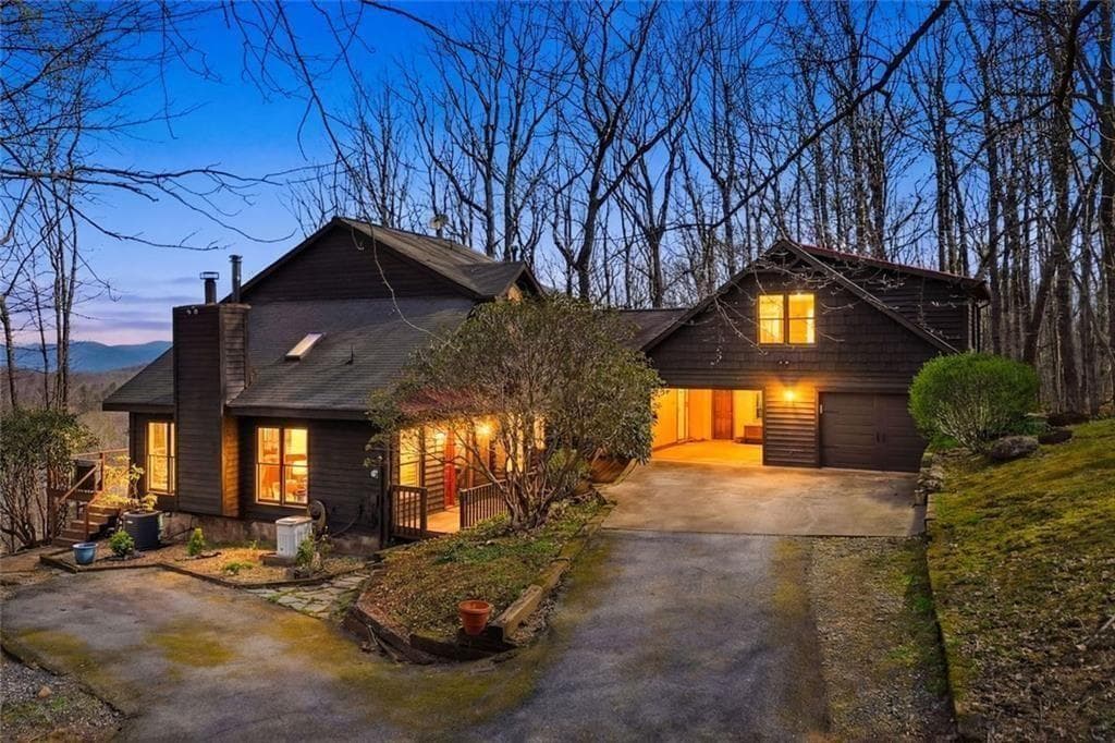 5 bedroom, 4 bathroom, 3,100 sq ft single family residence for sale at 664 Renate Drive, Jasper, GA 30143 — photo 2