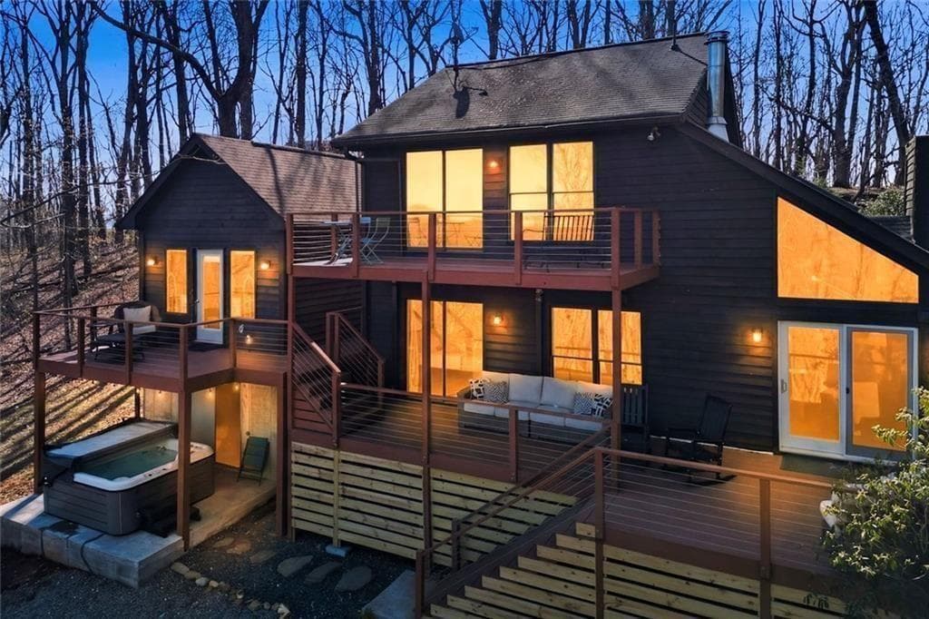 5 bedroom, 4 bathroom, 3,100 sq ft single family residence for sale at 664 Renate Drive, Jasper, GA 30143 — photo 3
