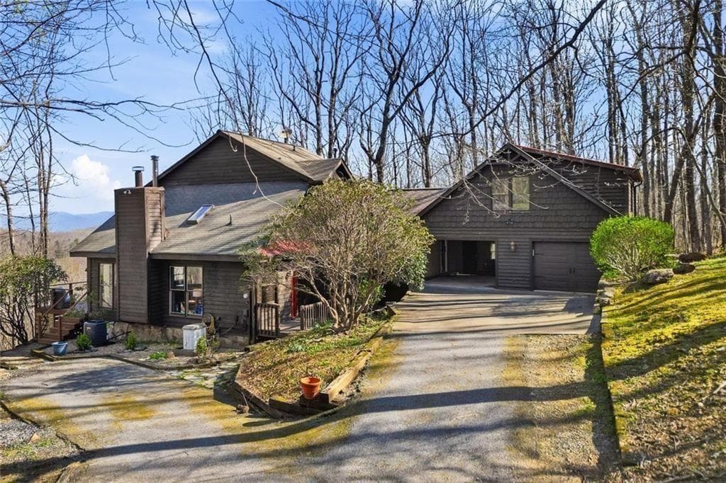 5 bedroom, 4 bathroom, 3,100 sq ft single family residence for sale at 664 Renate Drive, Jasper, GA 30143 — photo 4