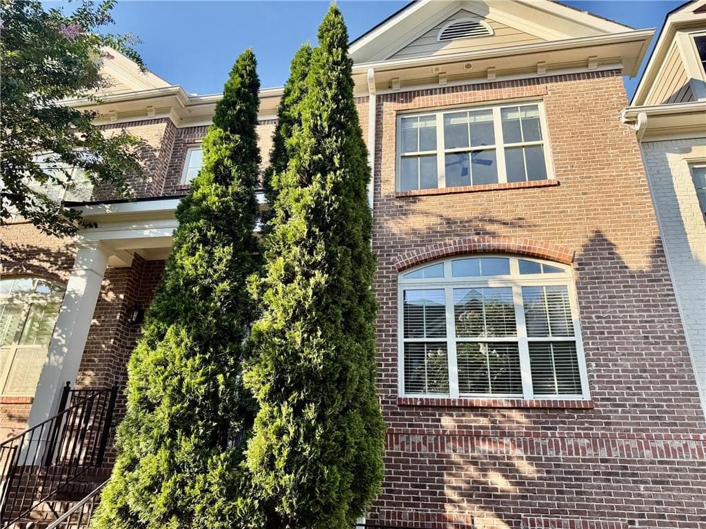 3 bedroom, 4 bathroom, 2,335 sq ft townhouse for sale at 7670 Willoughby Court, Alpharetta, GA 30005