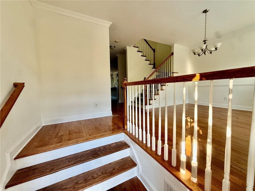 3 bedroom, 4 bathroom, 2,335 sq ft townhouse for sale at 7670 Willoughby Court, Alpharetta, GA 30005 — photo 3