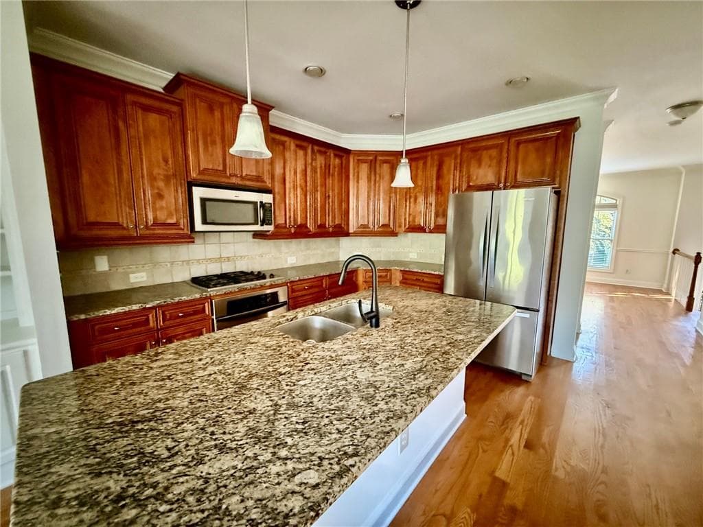 3 bedroom, 4 bathroom, 2,335 sq ft townhouse for sale at 7670 Willoughby Court, Alpharetta, GA 30005 — photo 5