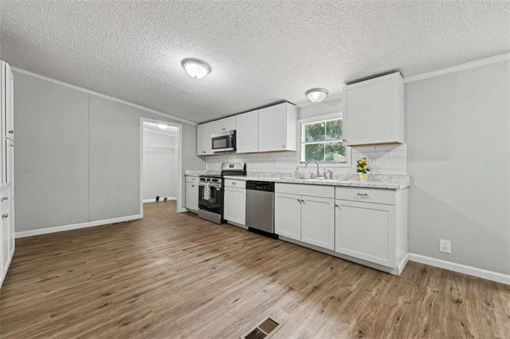 4 bedroom, 2 bathroom, 1,960 sq ft single family residence for sale at 218 Hightower Trail, Jefferson, GA 30549 — photo 3
