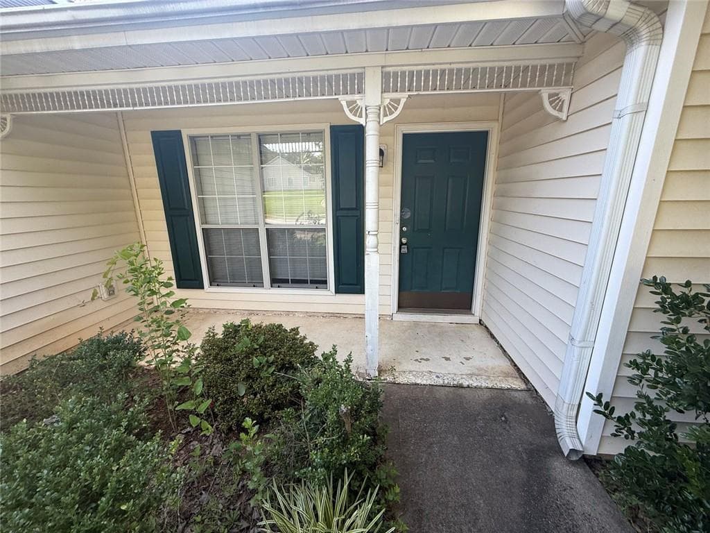 3 bedroom, 2 bathroom, 1,752 sq ft single family residence for sale at 505 Village Circle, Stockbridge, GA 30281 — photo 2