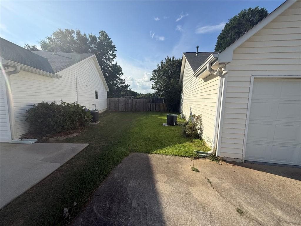 3 bedroom, 2 bathroom, 1,752 sq ft single family residence for sale at 505 Village Circle, Stockbridge, GA 30281 — photo 3