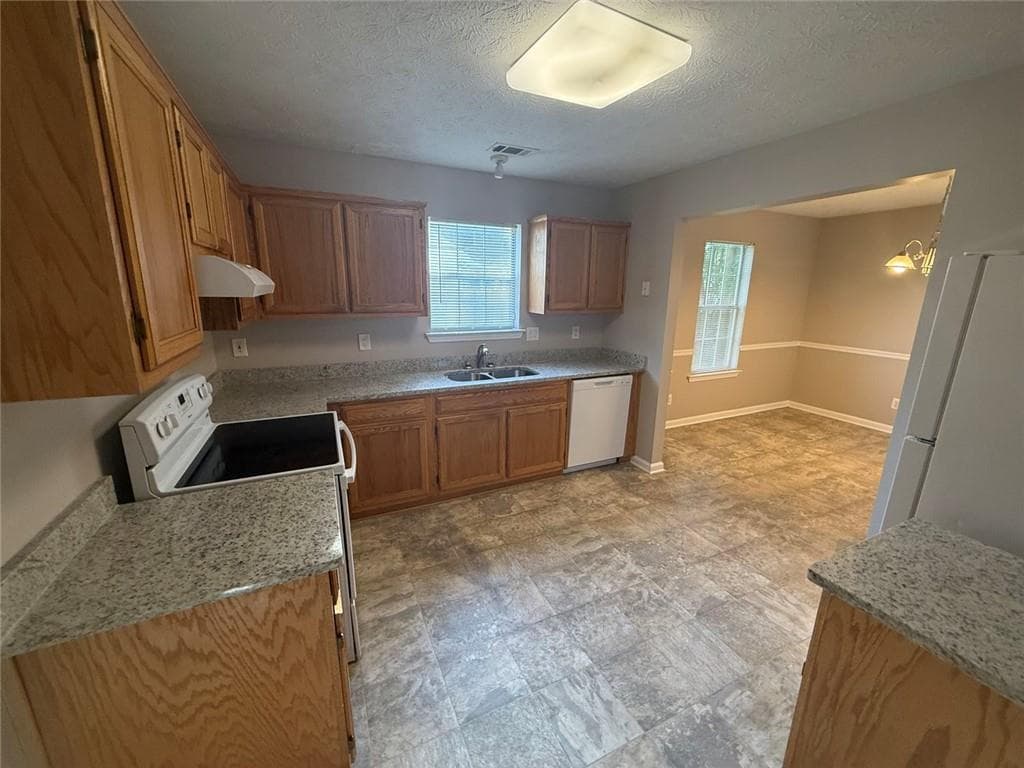 3 bedroom, 2 bathroom, 1,752 sq ft single family residence for sale at 505 Village Circle, Stockbridge, GA 30281 — photo 10